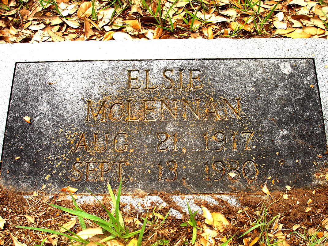Photo of headstones/Elsie McLennan grave stn 1917-1980